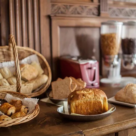 Meurice Hotel 3*