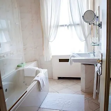 Meurice Szálloda 3*